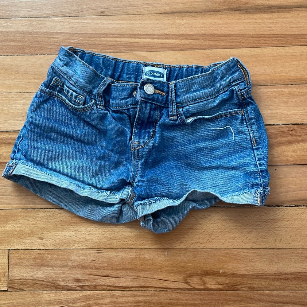 Girls Old Navy elastic waistband and frayed edge jean shorts size 8